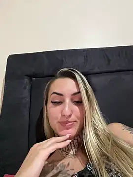 Snapshot of hotskinny1 chatting on 02-28-25, 02:31 hotskinny1 online show from 02-28-25, 02:31