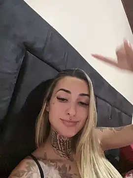 Snapshot of hotskinny1 chatting on 03-01-25, 01:00 hotskinny1 online show from 03-01-25, 01:00
