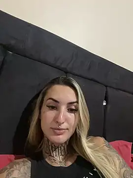 Snapshot of hotskinny1 chatting on 03-05-25, 03:08 hotskinny1 online show from 03-05-25, 03:08
