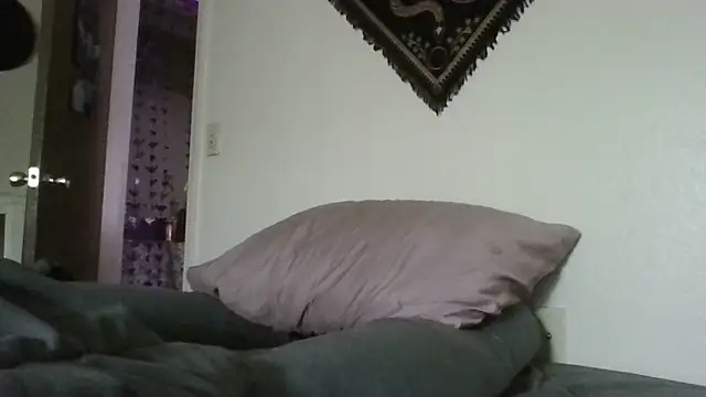 Prettypixie113 online show from 10-22-25, 06:18
