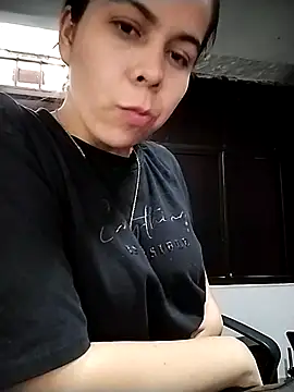 Snapshot of Lucianaferro_ chatting on 10-21-25, 03:02 Lucianaferro online show from 10-21-25, 03:02