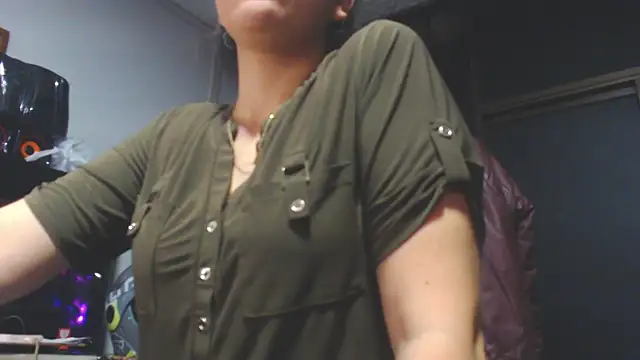 Snapshot of Lucianaferro_ chatting on 11-01-25, 09:44 Lucianaferro online show from 11-01-25, 09:44