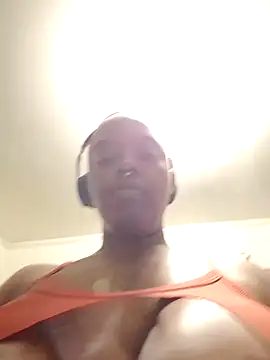 Snapshot of LeannaMarie69 chatting on 12-14-24, 02:01 LeannaMarie69 online show from 12-14-24, 02:01