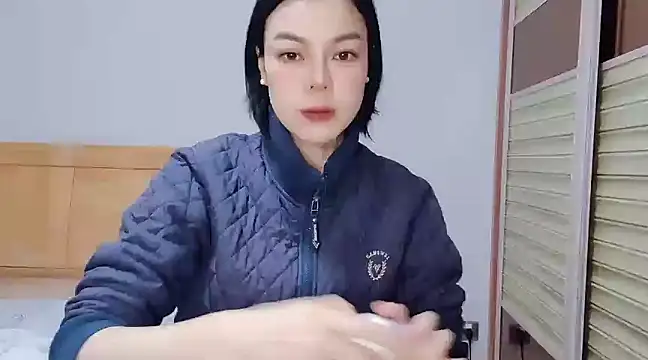 Snapshot of Linda-LL chatting on 01-18-25, 01:19 Linda-LL online show from 01-18-25, 01:19