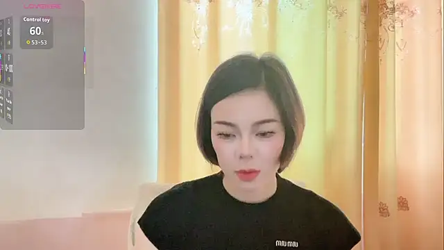 Snapshot of Linda-LL chatting on 05-26-26, 01:23 Linda-LL online show from 05-26-26, 01:23