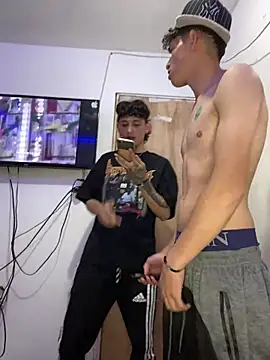 Snapshot of LatinBoysxxx chatting on 01-16-25, 11:37 LatinBoysxxx online show from 01-16-25, 11:37