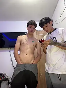 Snapshot of LatinBoysxxx chatting on 01-28-25, 04:19 LatinBoysxxx online show from 01-28-25, 04:19