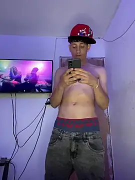 Snapshot of LatinBoysxxx chatting on 03-12-25, 09:35 LatinBoysxxx online show from 03-12-25, 09:35