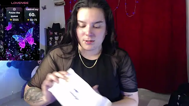 Snapshot of Nika_1_ chatting on 11-14-25, 02:43 Nika 1 online show from 11-14-25, 02:43