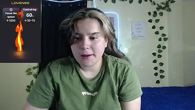 Snapshot of Nika_1_ chatting on 01-07-26, 02:14 Nika 1 online show from 01-07-26, 02:14