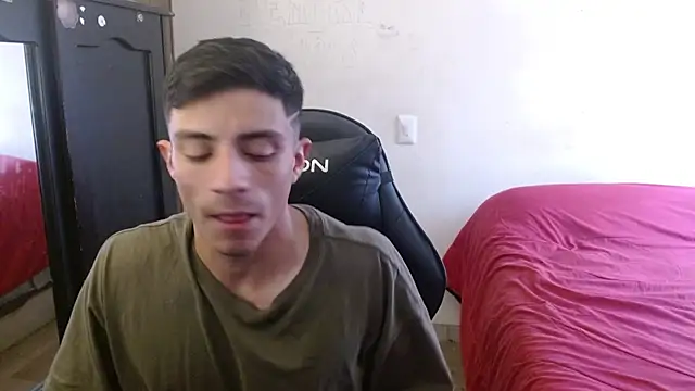 Snapshot of kv___xxx_ chatting on 10-04-25, 05:00 kv   xxx  online show from 10-04-25, 05:00