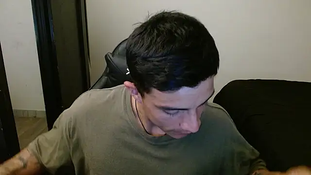 Snapshot of kv___xxx_ chatting on 10-26-25, 01:33 kv   xxx  online show from 10-26-25, 01:33