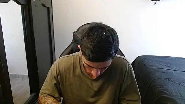 Snapshot of kv___xxx_ chatting on 10-26-25, 04:46 kv   xxx  online show from 10-26-25, 04:46