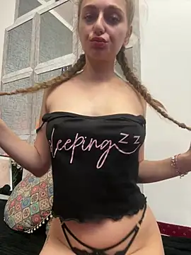 Snapshot of AdissonLane chatting on 03-18-25, 07:19 AdissonLane online show from 03-18-25, 07:19