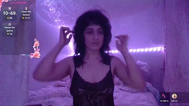 Snapshot of DanniHall chatting on 03-02-25, 06:05 DanniHall online show from 03-02-25, 06:05