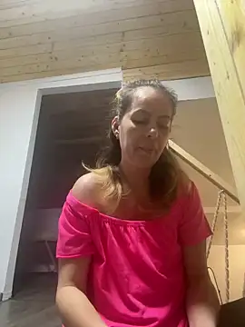 Snapshot of uber_babe chatting on 12-28-24, 03:37 uber babe online show from 12-28-24, 03:37