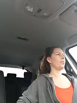 Snapshot of uber_babe chatting on 12-29-24, 01:06 uber babe online show from 12-29-24, 01:06