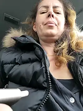 Snapshot of uber_babe chatting on 03-17-25, 11:10 uber babe online show from 03-17-25, 11:10