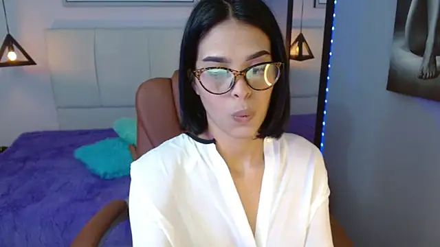 Snapshot of AlessiaVal_ chatting on 02-13-25, 12:43 AlessiaVal online show from 02-13-25, 12:43