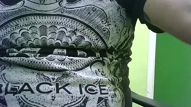 Snapshot of loganwolverine02 chatting on 02-04-25, 02:32 loganwolverine02 online show from 02-04-25, 02:32