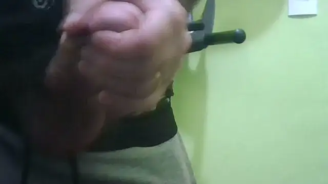 Snapshot of loganwolverine02 chatting on 11-11-25, 01:00 loganwolverine02 online show from 11-11-25, 01:00