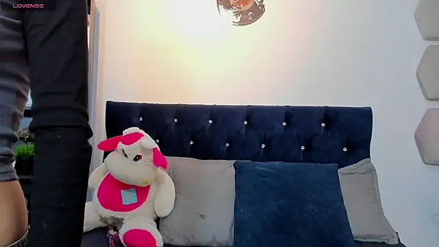 yulianademond66 online show from 08-05-26, 08:44
