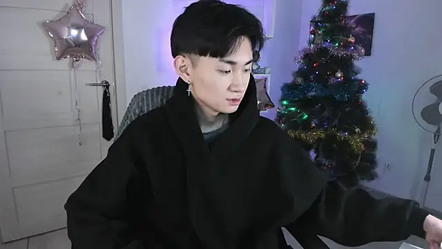 Snapshot of Miram_Yu chatting on 12-30-24, 08:15 Miram Yu online show from 12-30-24, 08:15