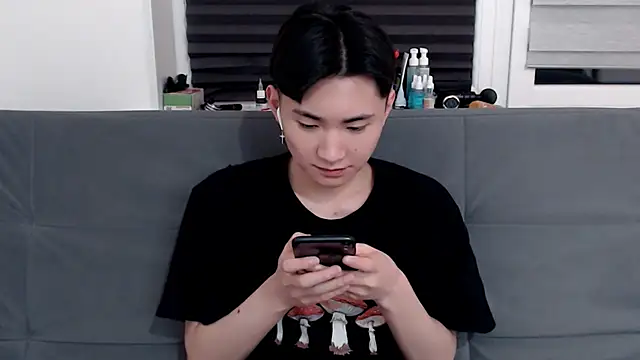 Snapshot of Miram_Yu chatting on 02-08-25, 12:49 Miram Yu online show from 02-08-25, 12:49