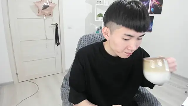 Snapshot of Miram_Yu chatting on 03-19-25, 05:17 Miram Yu online show from 03-19-25, 05:17