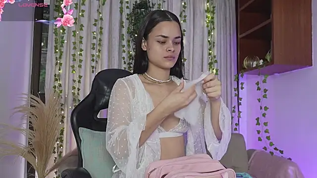 HannaRhodes online show from 11-29-25, 02:31