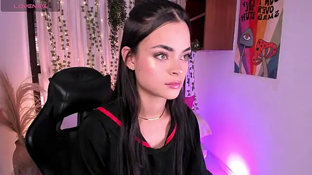 Snapshot of HannaRhodes chatting on 12-05-25, 04:14 HannaRhodes online show from 12-05-25, 04:14