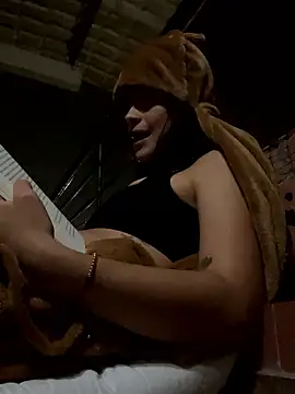 Snapshot of HannaRhodes chatting on 01-12-26, 03:12 HannaRhodes online show from 01-12-26, 03:12