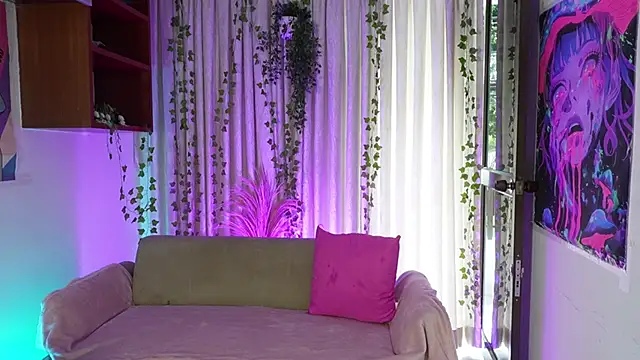 Snapshot of HannaRhodes chatting on 02-16-26, 02:24 HannaRhodes online show from 02-16-26, 02:24