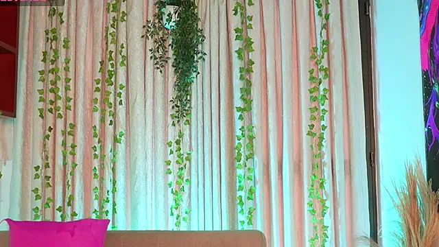 Snapshot of HannaRhodes chatting on 02-20-26, 03:23 HannaRhodes online show from 02-20-26, 03:23