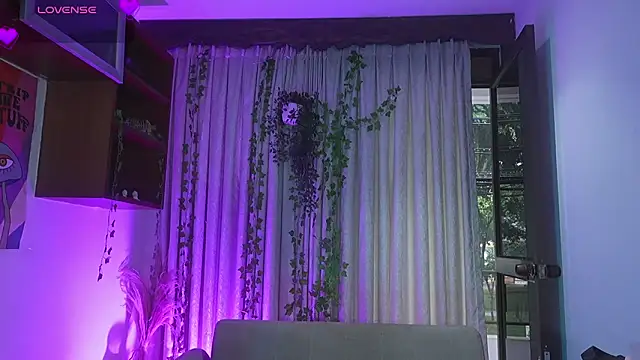 Snapshot of HannaRhodes chatting on 03-12-26, 02:34 HannaRhodes online show from 03-12-26, 02:34