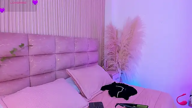 HannaRhodes online show from 07-30-26, 04:39