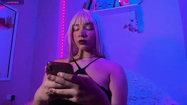 Snapshot of MadelineBenet chatting on 02-06-25, 02:22 MadelineBenet online show from 02-06-25, 02:22