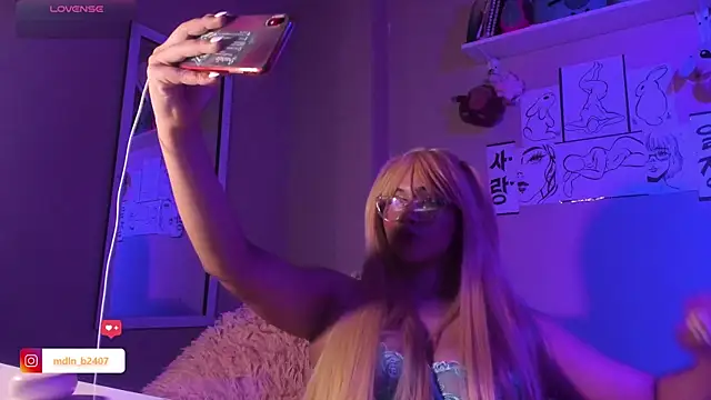 Snapshot of MadelineBenet chatting on 02-27-25, 02:32 MadelineBenet online show from 02-27-25, 02:32