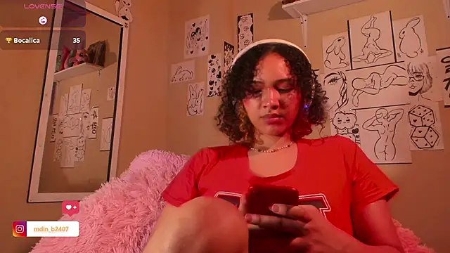 Snapshot of MadelineBenet chatting on 03-18-25, 01:53 MadelineBenet online show from 03-18-25, 01:53