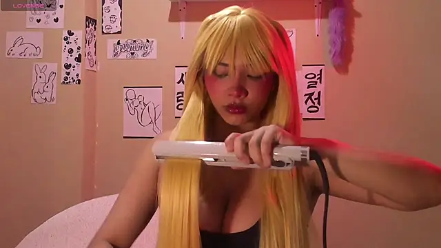 Snapshot of MadelineBenet chatting on 03-22-25, 11:20 MadelineBenet online show from 03-22-25, 11:20