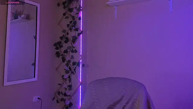 Snapshot of MadelineBenet chatting on 09-09-25, 01:16 MadelineBenet online show from 09-09-25, 01:16