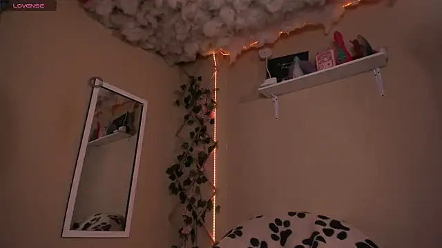 Snapshot of MadelineBenet chatting on 09-15-25, 02:00 MadelineBenet online show from 09-15-25, 02:00