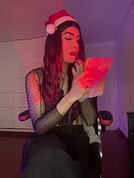 Snapshot of Mia_Frank_ chatting on 12-19-24, 08:55 Mia Frank online show from 12-19-24, 08:55
