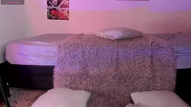 Luna-Chann online show from 10-31-25, 08:32