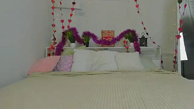 DreamyLuna online show from 01-08-25, 08:29
