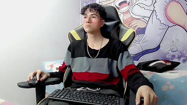 Snapshot of johnny_cagee chatting on 12-30-24, 04:09 johnny cagee online show from 12-30-24, 04:09