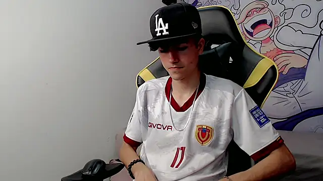 Snapshot of johnny_cagee chatting on 01-18-25, 04:48 johnny cagee online show from 01-18-25, 04:48