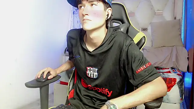 Snapshot of johnny_cagee chatting on 09-27-25, 04:50 johnny cagee online show from 09-27-25, 04:50