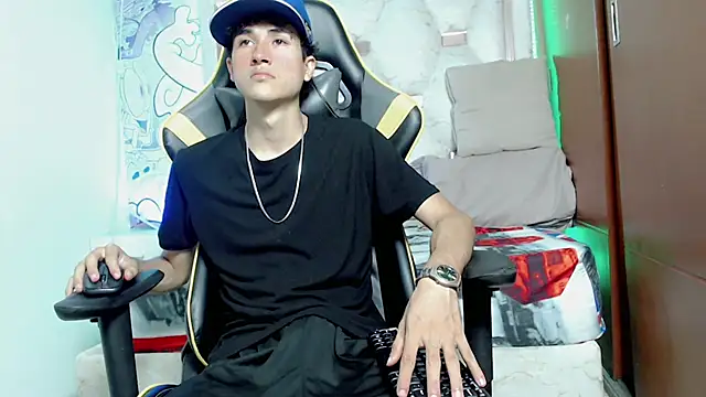 Snapshot of johnny_cagee chatting on 10-08-25, 06:33 johnny cagee online show from 10-08-25, 06:33