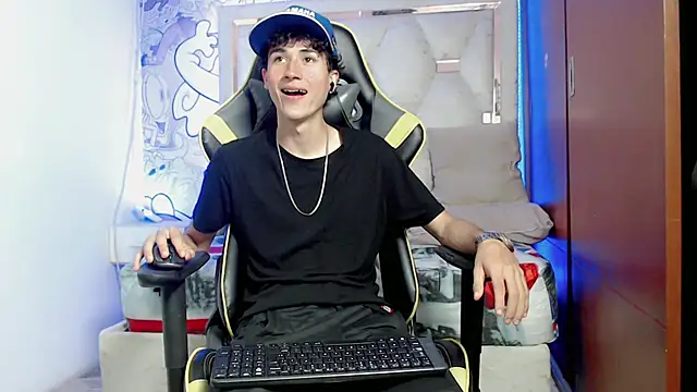 Snapshot of johnny_cagee chatting on 10-11-25, 05:50 johnny cagee online show from 10-11-25, 05:50